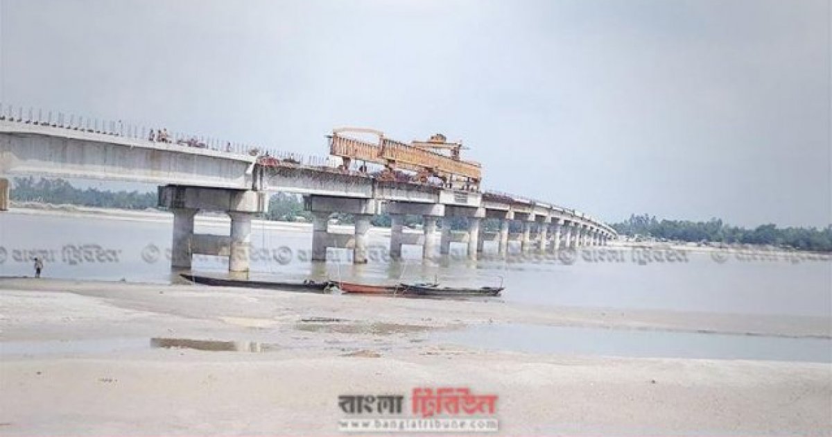 ধরলায় অজ্ঞাত ব্যক্তির লাশ, গলায় পুঁতির মালা