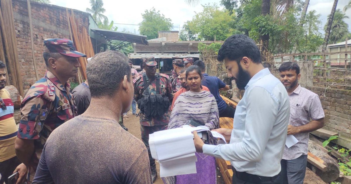 সাতক্ষীরায় ৩৮ লাখ টাকার কাঠ জব্দ, তিন প্রতিষ্ঠানকে জরিমানা