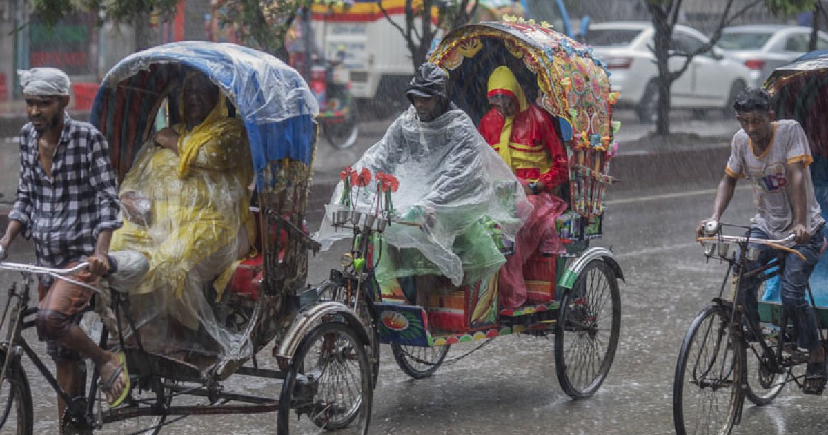 রাজধানীতে স্বস্তির বৃষ্টি, কমলো তাপমাত্রা