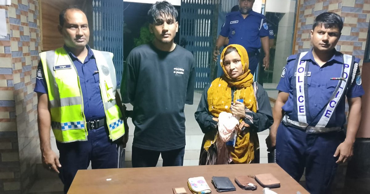 ফরিদপুরে যৌথ বাহিনীর হাতে স্ত্রীসহ শীর্ষ সন্ত্রাসী তূর্য গ্রেফতার