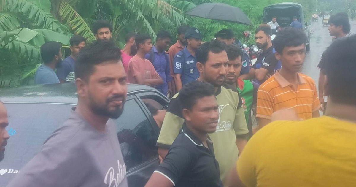 প্রাইভেটকার থামিয়ে অর্ধকোটি টাকা ছিনতাইয়ের অভিযোগ