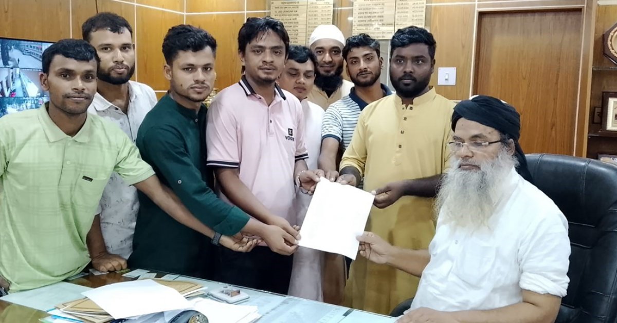 জায়গা হস্তান্তর না করার দাবিতে নীলফামারী সরকারি কলেজশিক্ষার্থীদের বিক্ষোভ