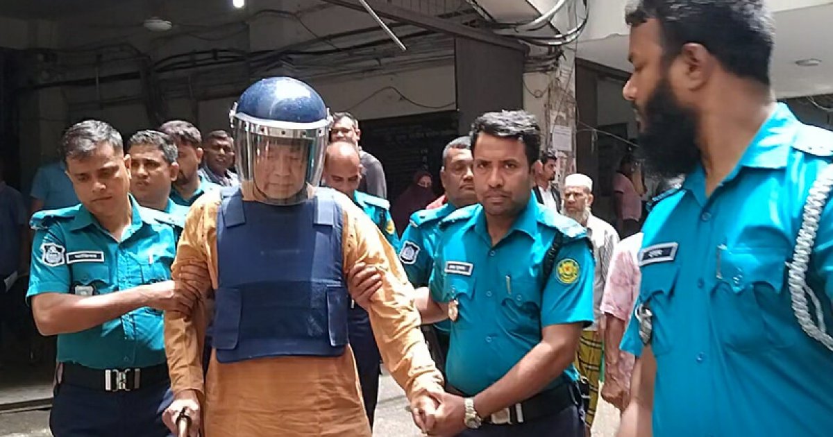 ‘ঠিকমত কথা বলতে পারেন না মোশাররফ হোসেন’