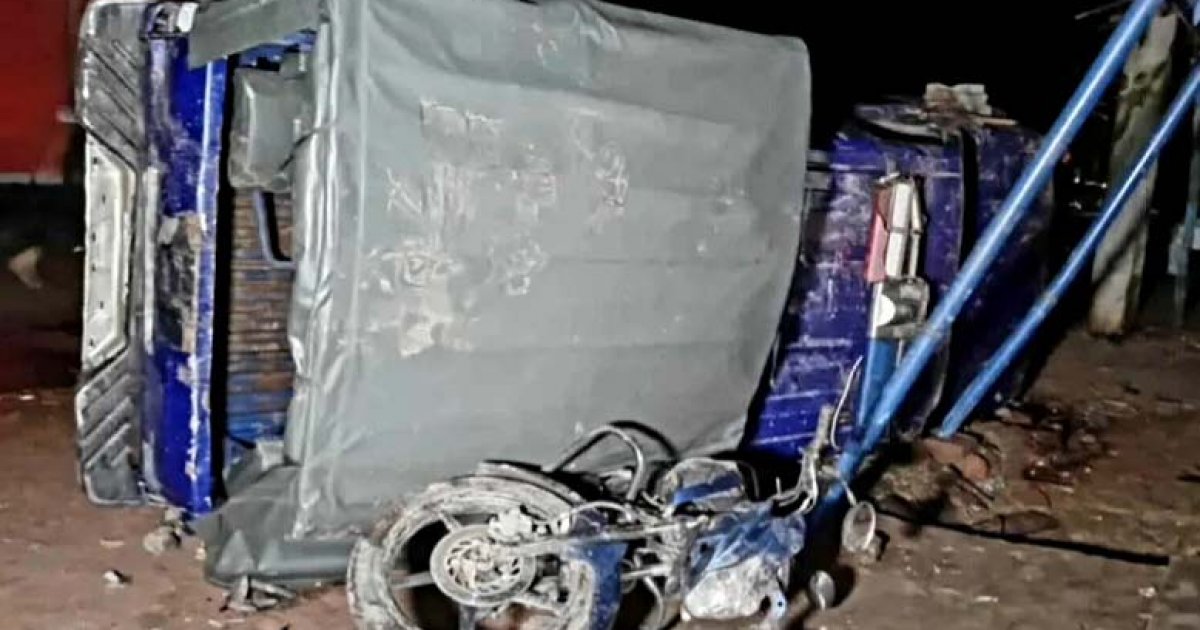 ট্রলার আটক করায় কোস্টগার্ড স্টেশনে জেলেদের হামলা