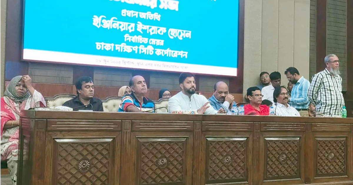 ‘নির্বাচিত মেয়র’ হিসেবে ডিএসসিসির স্বাস্থ্য কর্মকর্তাদের সঙ্গে ইশরাকের সভা