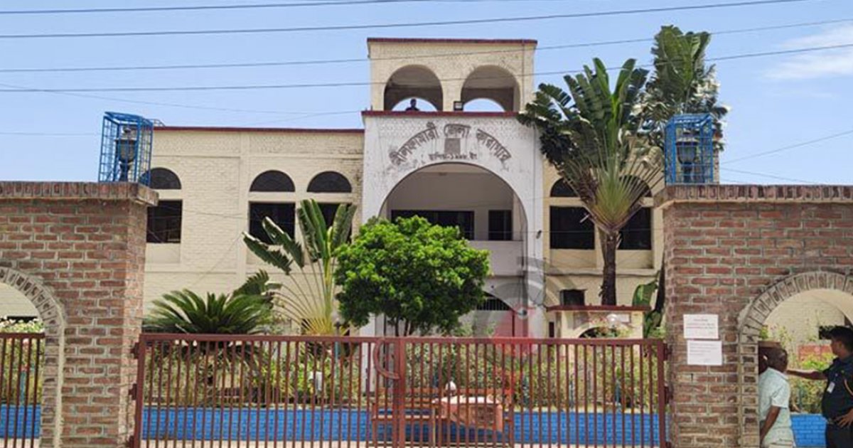 কারারক্ষী যখন মাদক মামলার আসামি