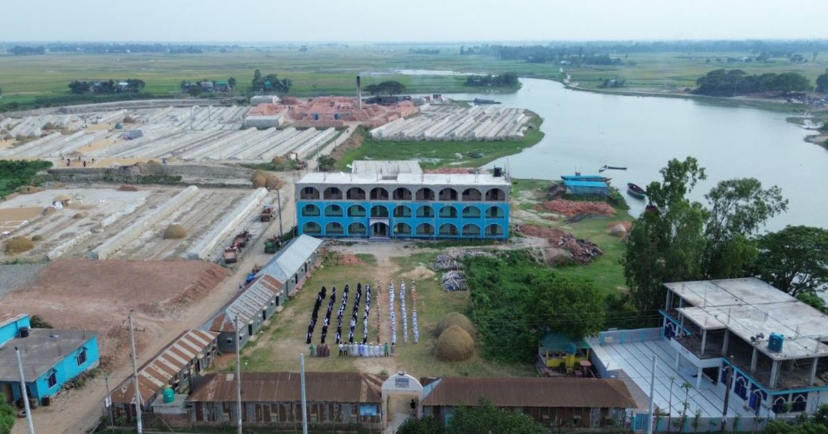 নিকলীতে শিক্ষাপ্রতিষ্ঠানের পাশে অনুমোদনহীন কামাল ব্রিকস, স্বাস্থ্যঝুঁকিতে শিক্ষার্থীরা