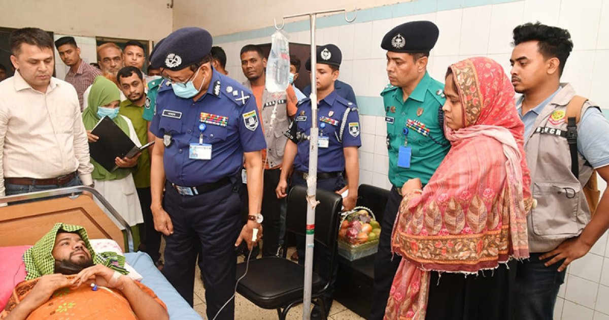 আহত পুলিশ সদস্যদের পাশে আইজিপি