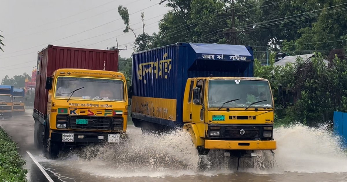 ভারী বর্ষণে জলমগ্ন ঢাকা-চট্টগ্রাম মহাসড়ক