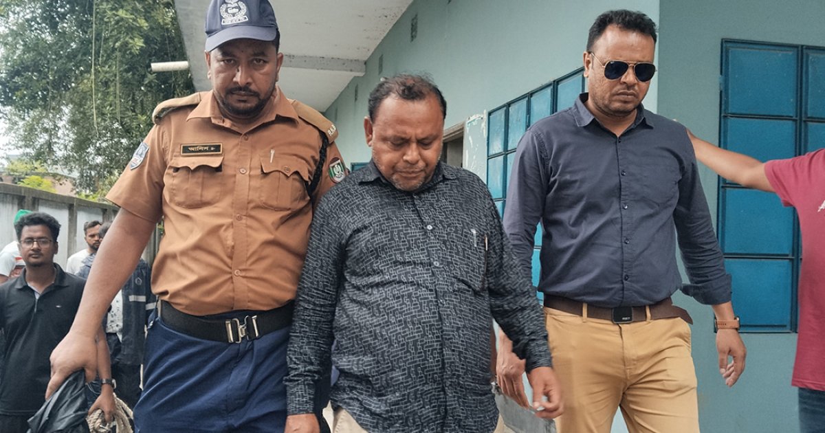 সৈয়দপুরে রেললাইনের স্লিপার কেটে বিক্রি: অফিস ইনচার্জ আটক