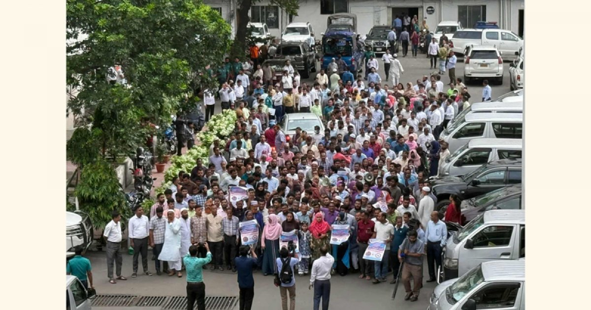 ‘চাকরি অধ্যাদেশ’ বাতিলের দাবিতে সচিবালয়ে আজও কর্মচারীদের বিক্ষোভ