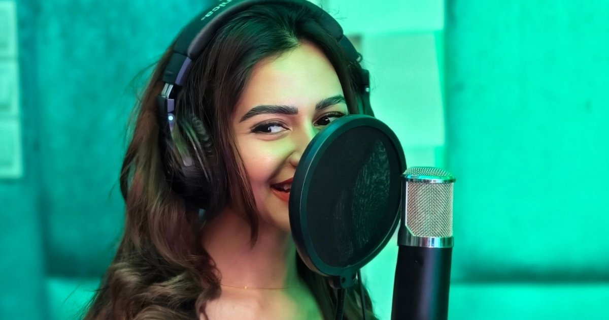 ফারিয়ার ফেরা, ক্যামেরায় নয় মাইক্রোফোনে!