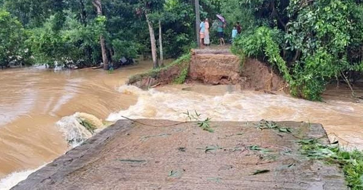 মুহুরী নদীর পানি নামতে শুরু করলেও এখনও সংকট কাটেনি