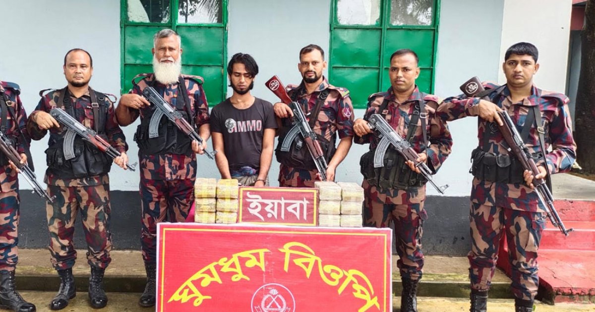 বিপুল পরিমাণ মাদকসহ রোহিঙ্গা তরুণ আটক