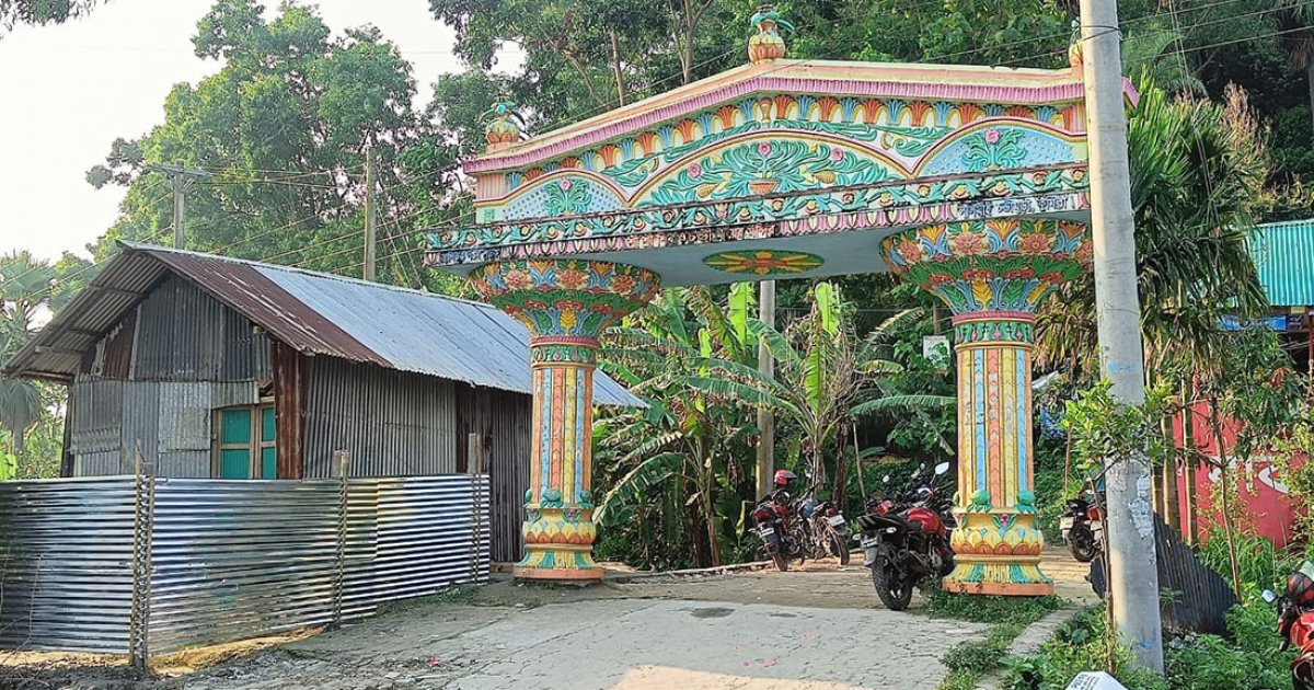 মন্দিরের জমি দখল করে স্থাপনা নির্মাণের অভিযোগ