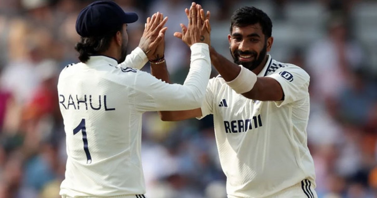আকরামকে পেছনে ফেললেন বুমরা