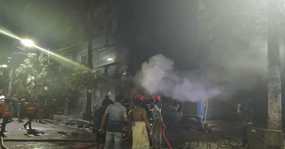 মিরপুরে বাসার গ্যারেজে আগুন