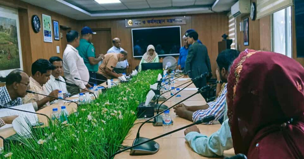 মন্ত্রণালয়ের বৈঠকেও শ্রমিকদের পাওনা পরিশোধের সুরাহা হয়নি, আবারও আশ্বাসে আন্দোলন স্থগিত