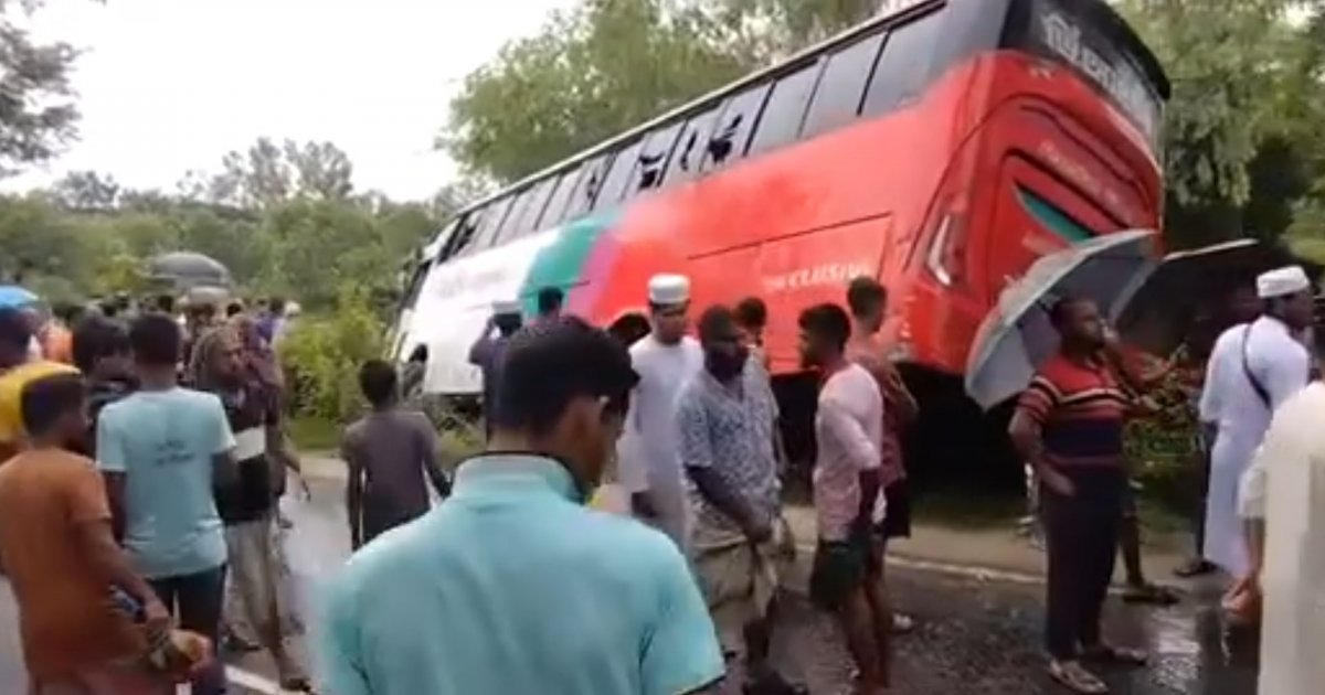 সড়কে প্রাণ গেলো সিএনজি অটোরিকশাযাত্রী বাবা-মেয়ের