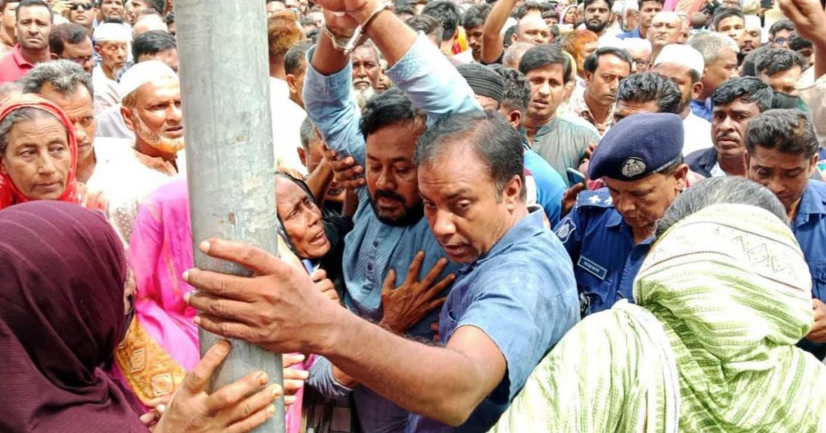 প্যারোলে ২ ঘণ্টা মুক্তি পেয়ে মায়ের জানাজায় অংশ নিয়ে আবার কারাগারে যুবলীগ নেতা