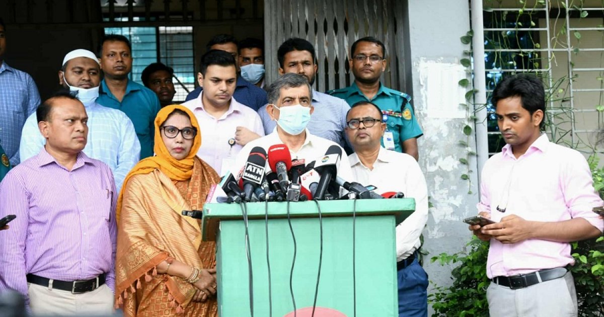 প্রশ্নফাঁসের সুযোগ পাবে না, গুজব ছড়ালে ব্যবস্থা: শিক্ষা উপদেষ্টা
