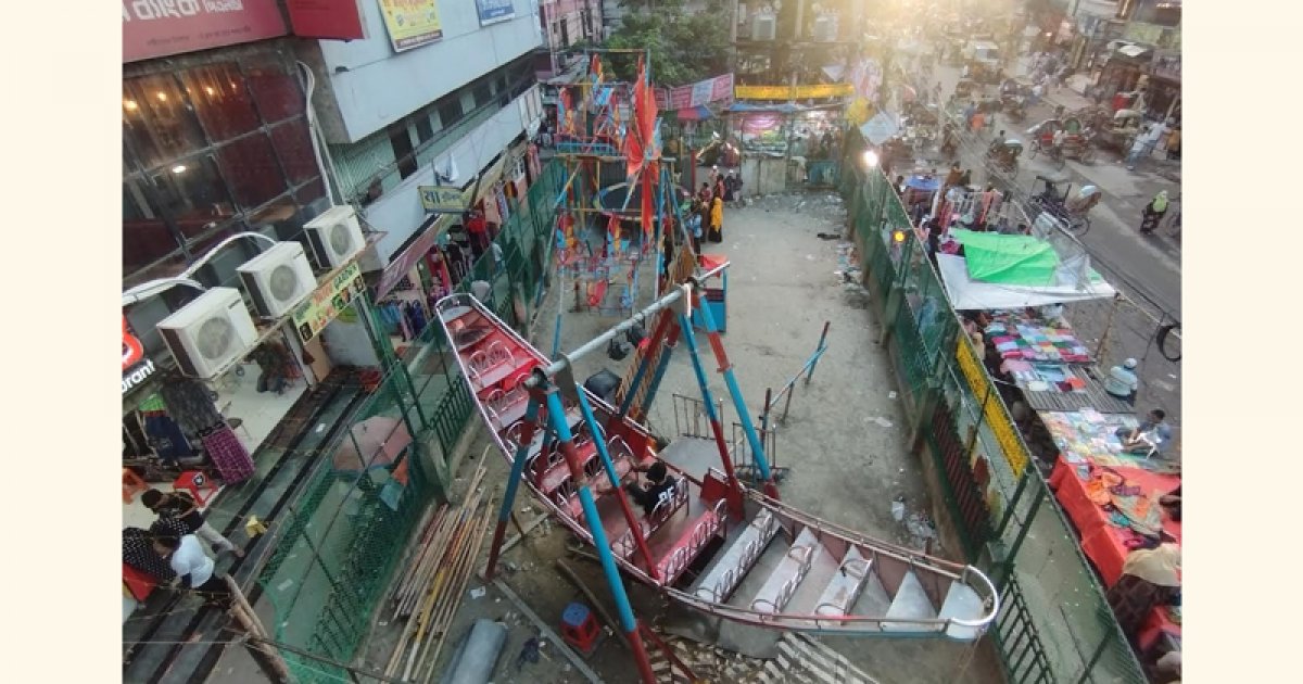 ‘চাচ্চুরা মাঠে খেলতে দেয় না, বাড়িওয়ালাও ছাদে উঠতে দেয় না’