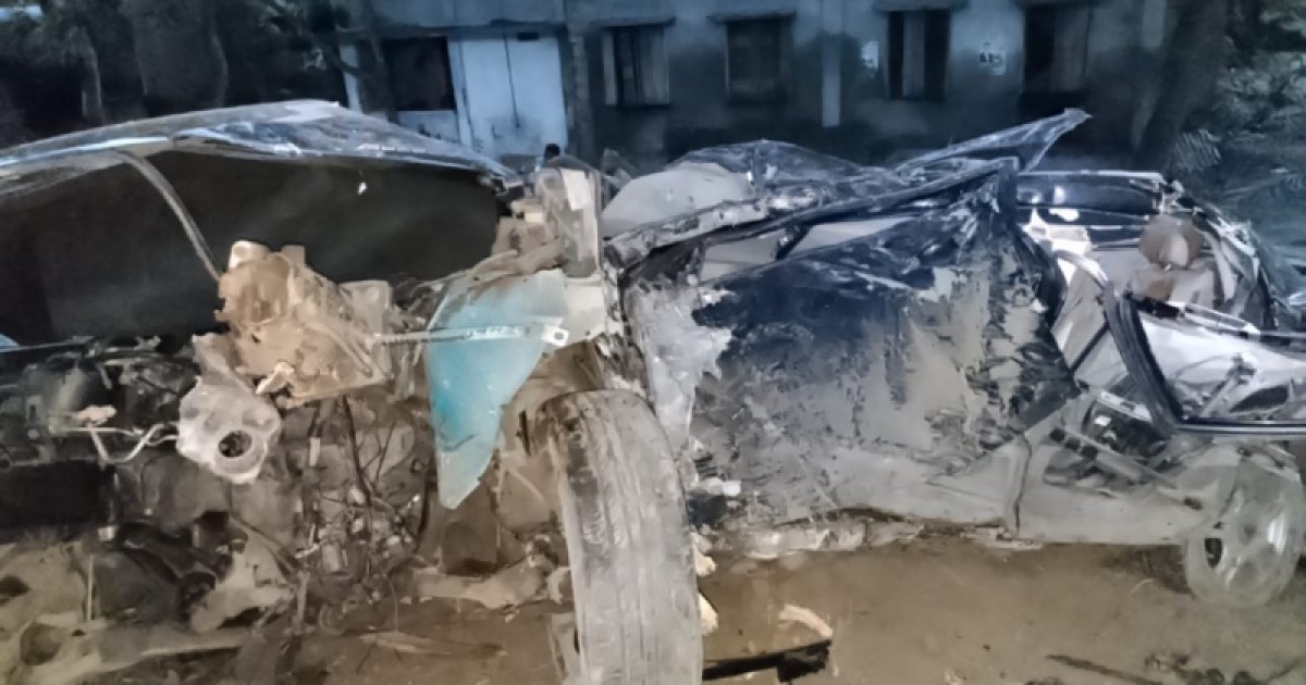 গাছের সঙ্গে প্রাইভেটকারের ধাক্কায় নিহত ২