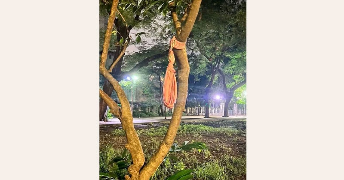 ঢাবির মলচত্বরে তরুণীর ফাঁস নেওয়ার চেষ্টা