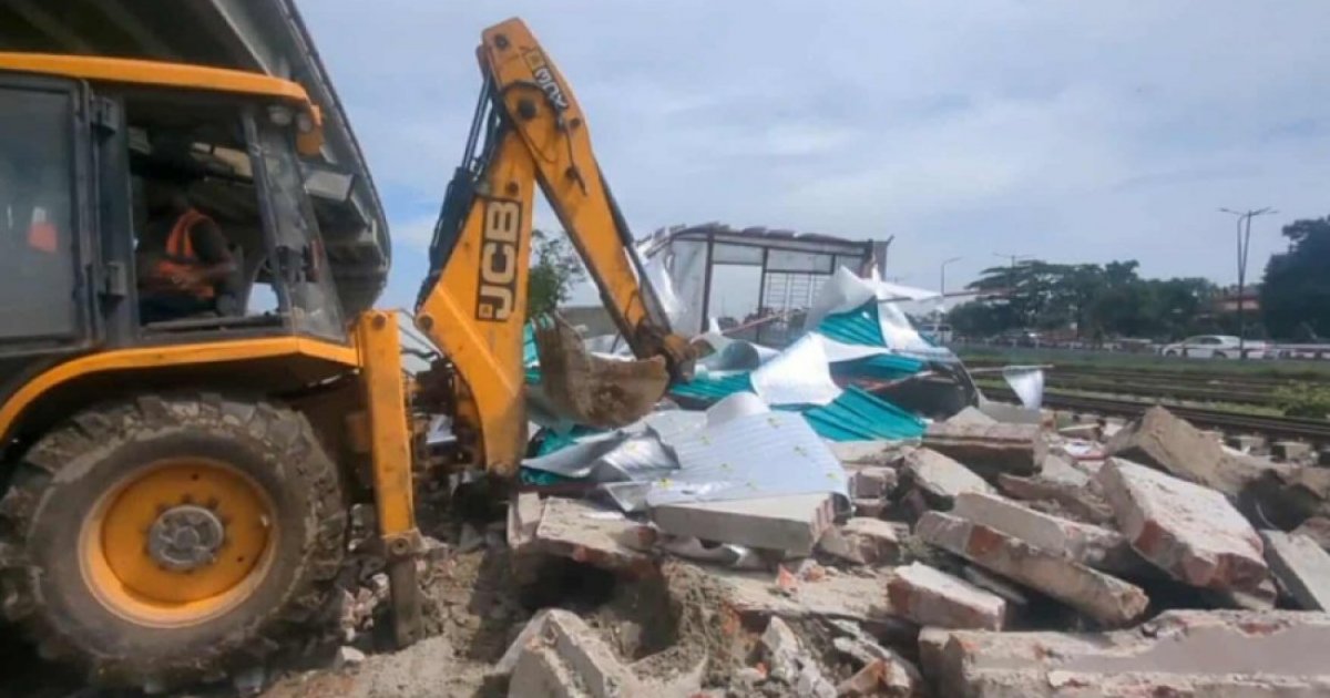 সরকারি জমিতে অস্থায়ী মণ্ডপ সরানো প্রসঙ্গে রেল কর্তৃপক্ষের বক্তব্য