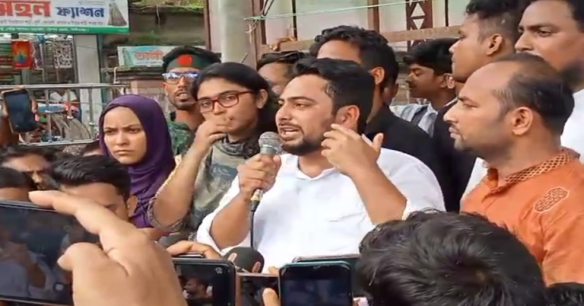 এক দলকে সরিয়ে আরেক দলকে বসানোর জন্য কেউ রক্ত দেয়নি: নাহিদ ইসলাম