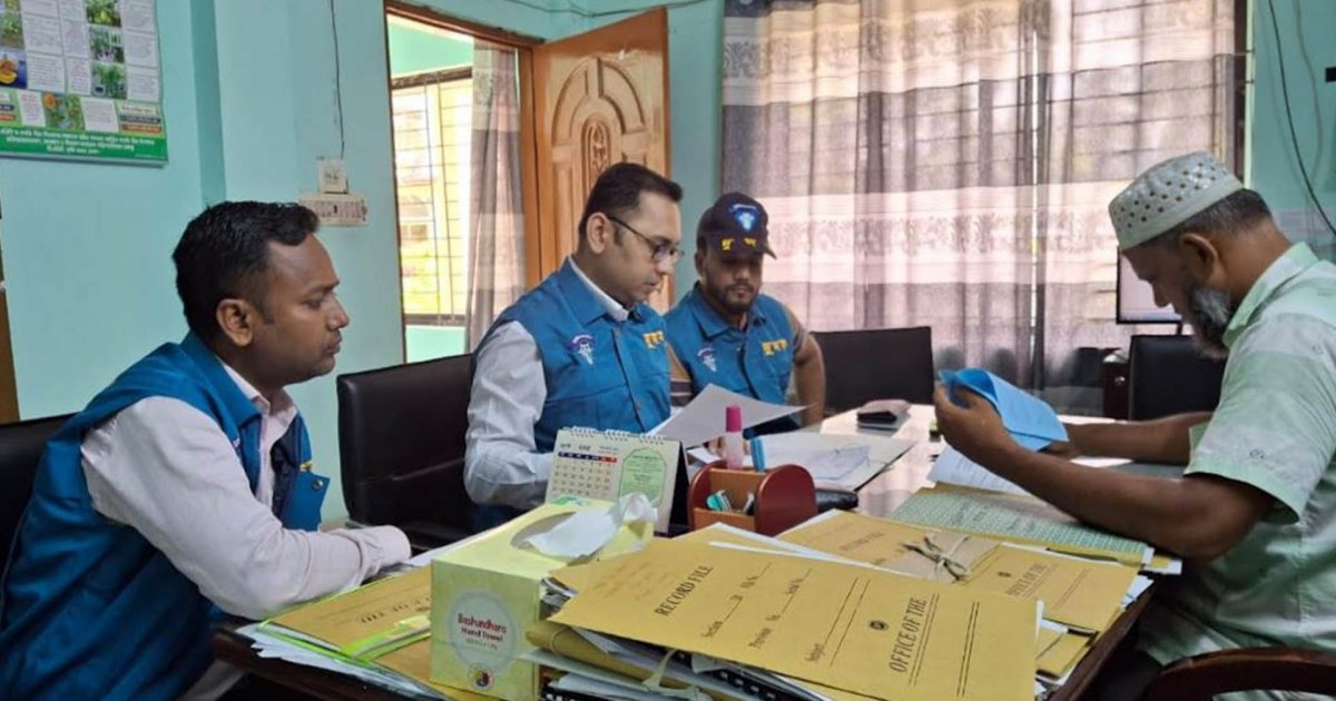 মৃত ও প্রবাসীর নামে সরকারি অর্থ আত্মসাৎ, নোয়াখালী বিএডিসি কার্যালয়ে দুদকের অভিযান