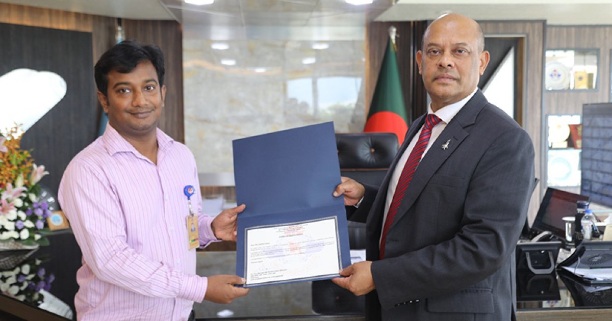এটিসি কন্ট্রোলার জাহিদুল ইসলামকে বেবিচকের সম্মাননা