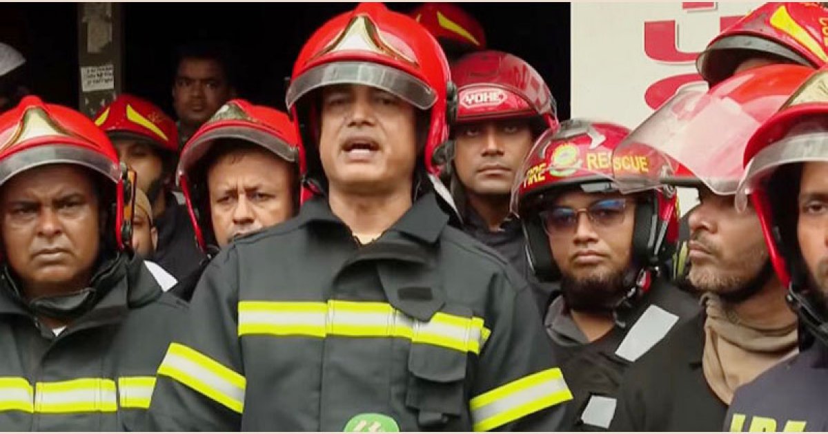 ওয়ারীতে আগুন নিয়ন্ত্রণে বেগ পাওয়ার কারণ জানালো ফায়ার সার্ভিস