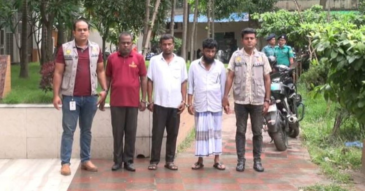 সরকারি কর্মকর্তা ও সন্ত্রাসী সেজে ফোনে চাঁদাবাজি, গ্রেফতার ৩