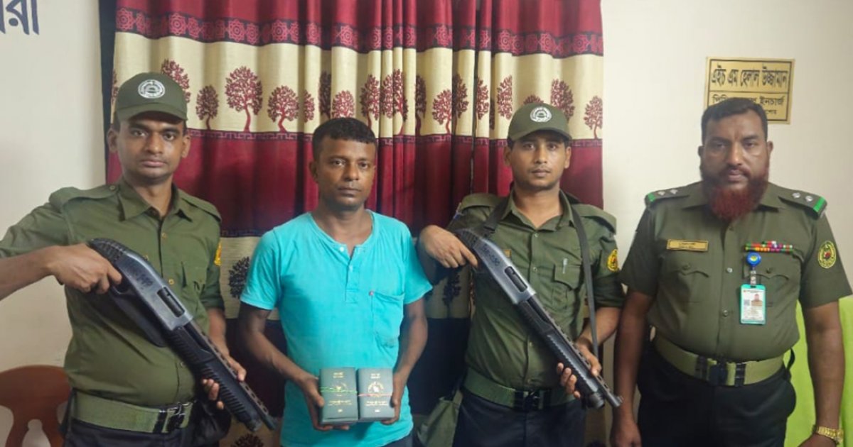 বাংলাদেশি ২০ পাসপোর্টসহ ভারতীয় ট্রাকচালক আটক