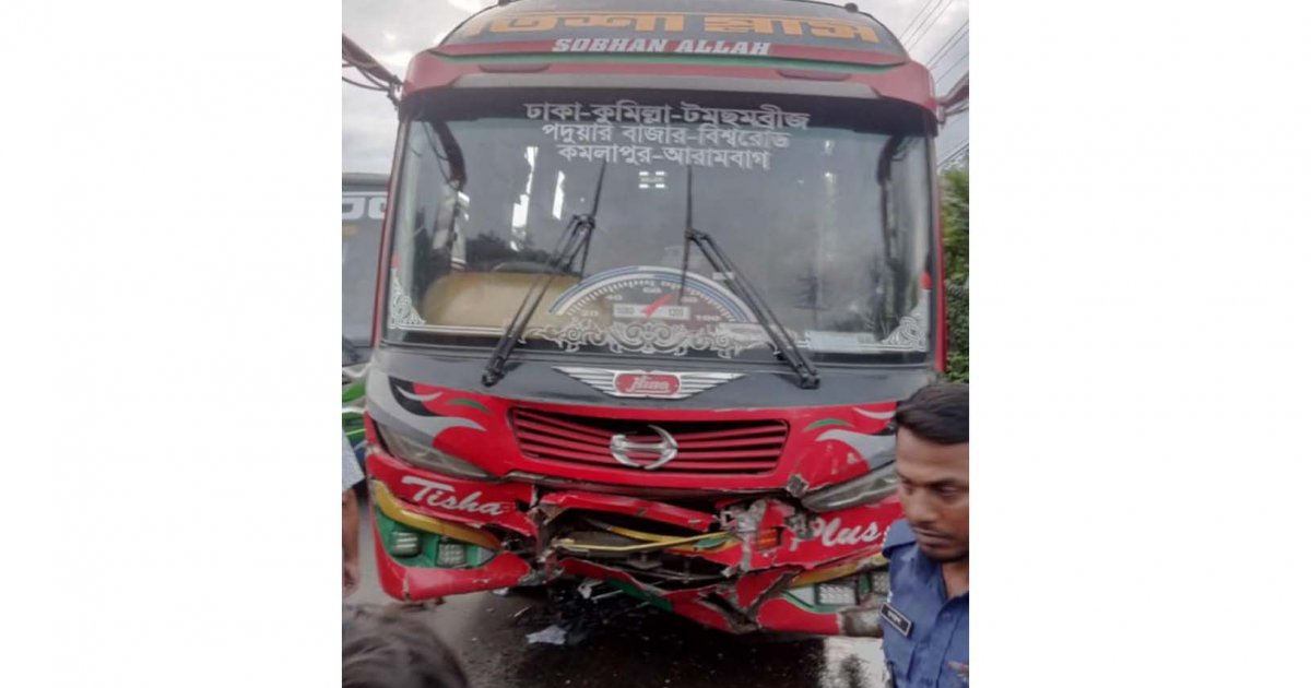 বাসের ধাক্কায় প্রাণ গেলো দুই মোটরসাইকেল আরোহীর