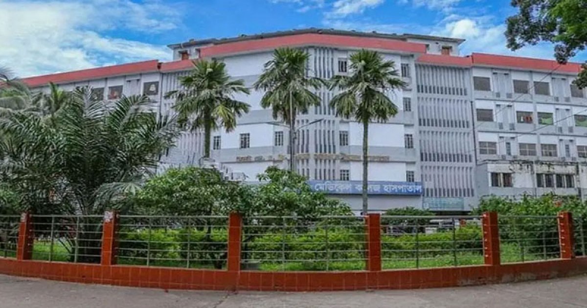 হাসপাতালের বারান্দায় দুই প্রসূতির সন্তান প্রসব, এক নবজাতকের মৃত্যু