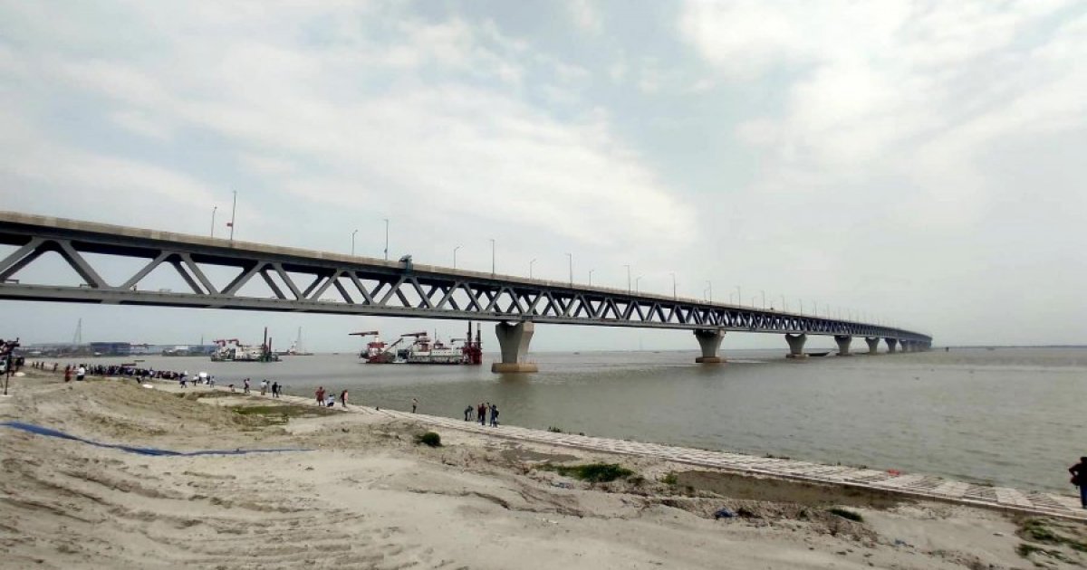 পদ্মা নদীতে ট্রলার-স্পিডবোট সংঘর্ষে একজন নিখোঁজ