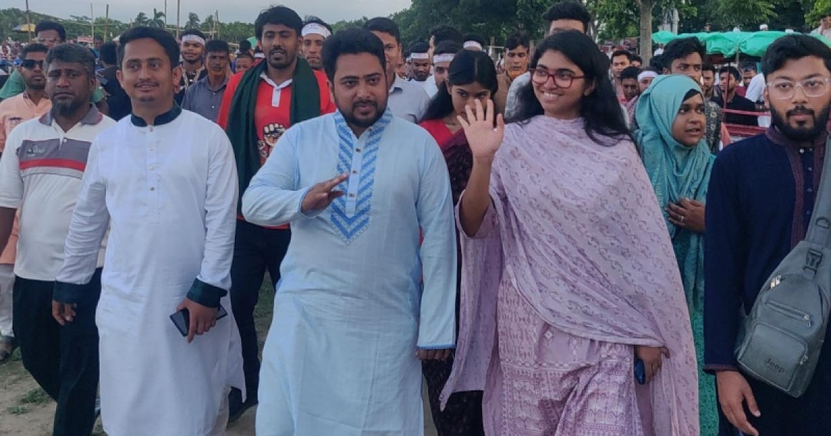 ঢাকায় বিশাল জমায়েত করে সরকার কাছ থেকে প্রাপ্য বুঝে নেওয়া হবে: নাহিদ ইসলাম