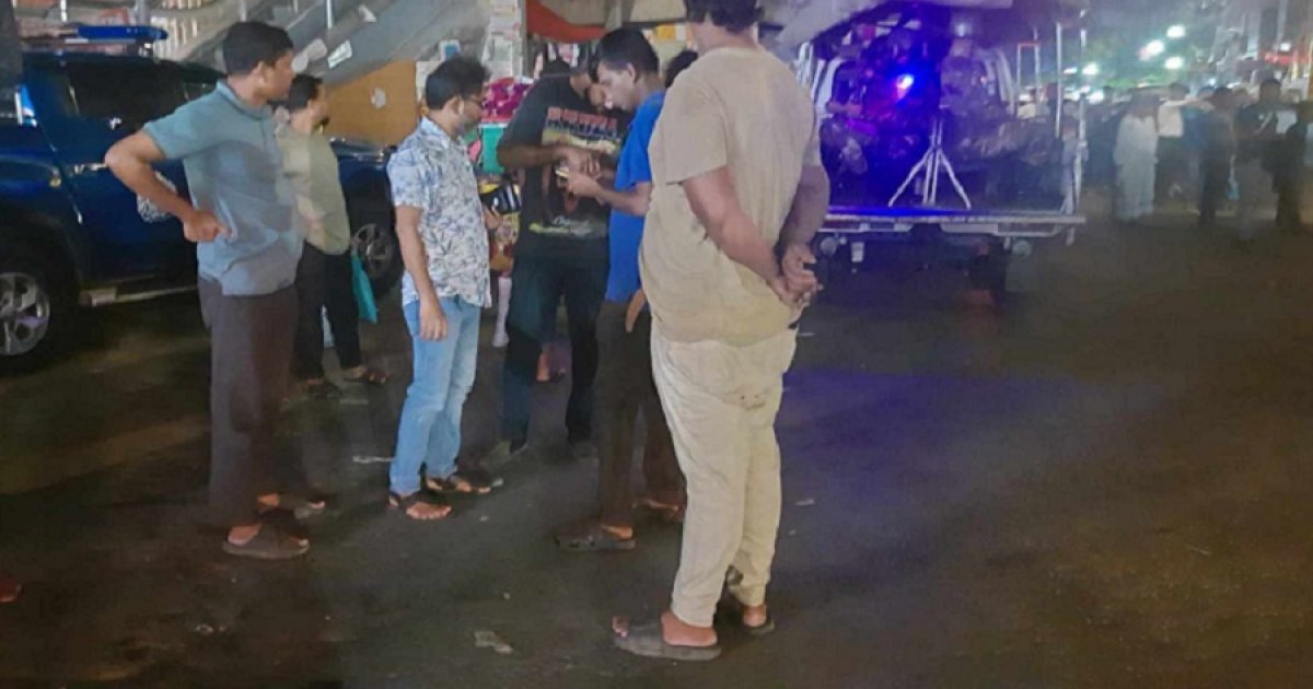 ফার্মগেটে ককটেল বিস্ফোরণ, একজন আহত