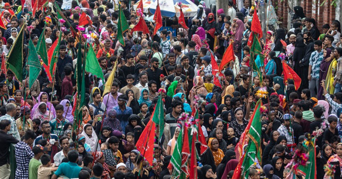 কারবালার স্মরণে শোকের তাজিয়া মিছিল