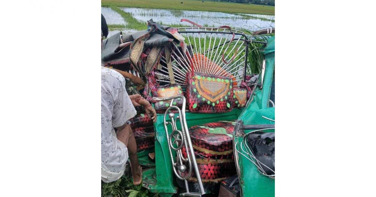 বাসচাপায় সিএনজি অটোরিকশার ৩ যাত্রী নিহত