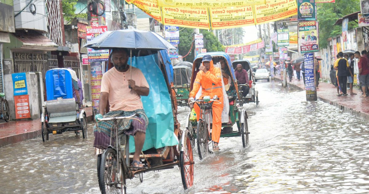 টানা বৃষ্টিতে বিপর্যস্ত উপকূলীয় জনজীবন