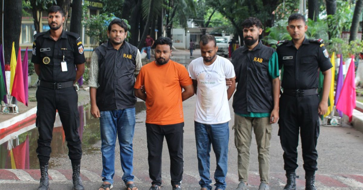 রাজধানীর বাড্ডায় বিদেশি পিস্তলসহ শীর্ষ সন্ত্রাসী মোজাম্মেল গ্রেফতার