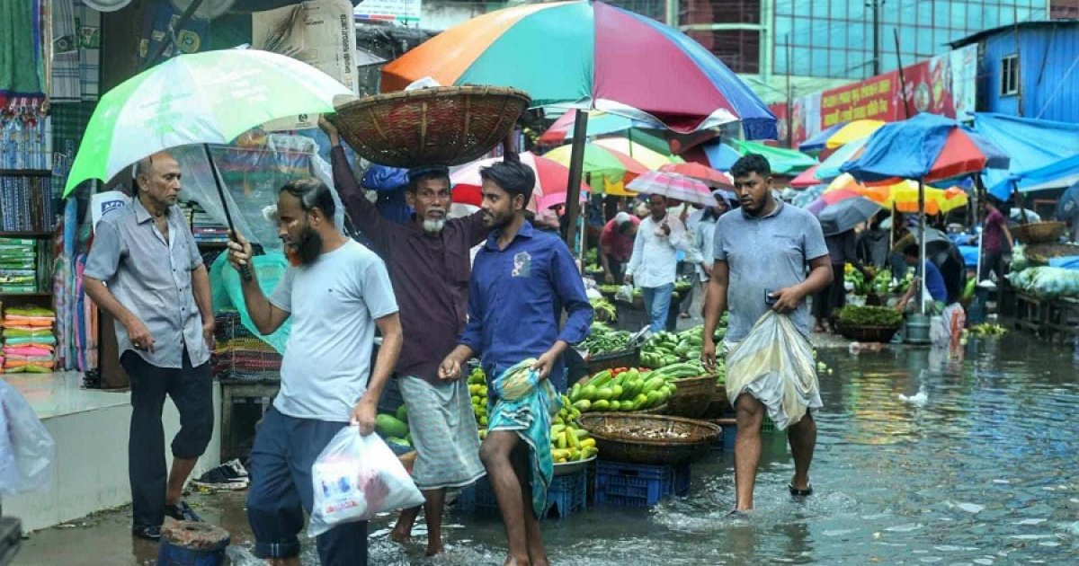 কমতে পারে ভারী বৃষ্টি, তবে রবিবার থেকে বাড়ার শঙ্কা