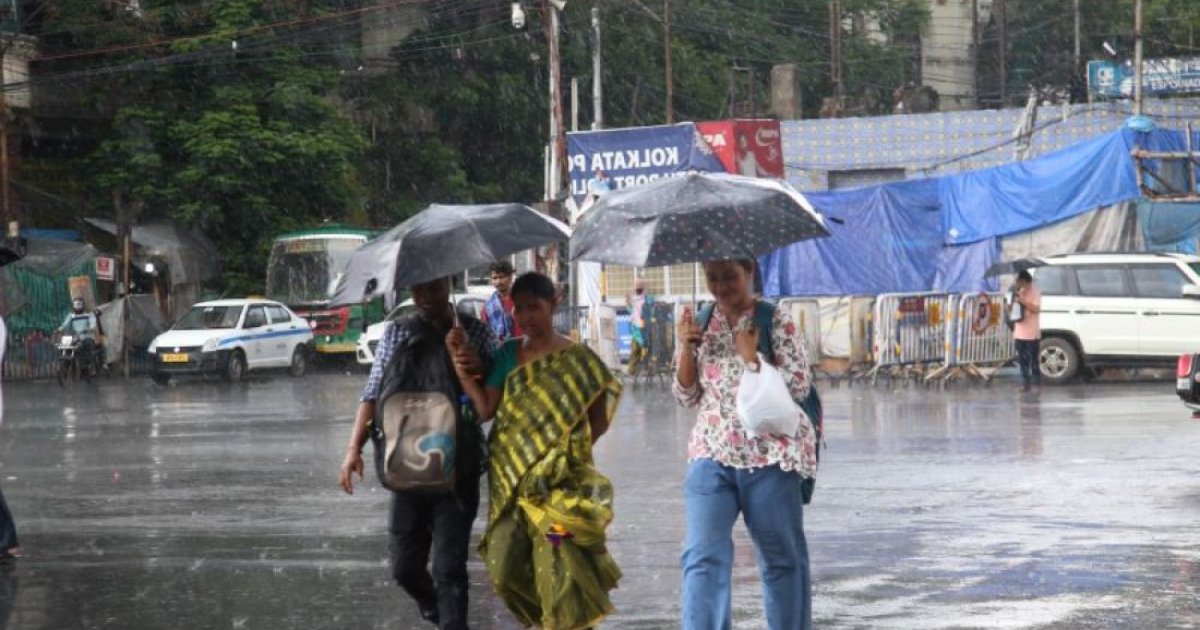 পশ্চিমবঙ্গে টানা বৃষ্টি, সমুদ্র উত্তাল