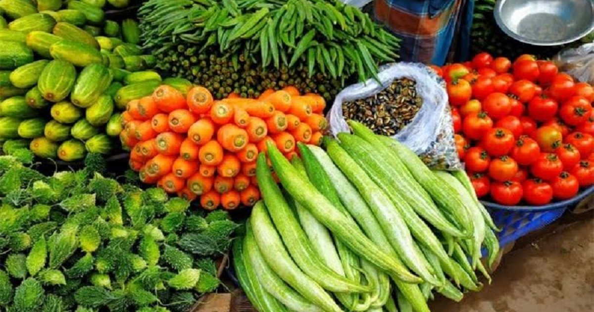 নাগালের বাইরে সবজি, দাম বেড়েছে মুরগি-মাছেরও