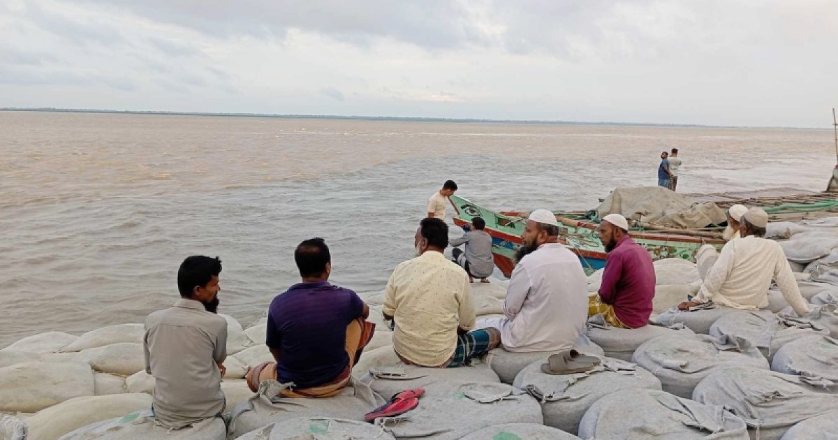 যমুনায় পানি বাড়ছে, দিশেহারা নদীপাড়ের মানুষ