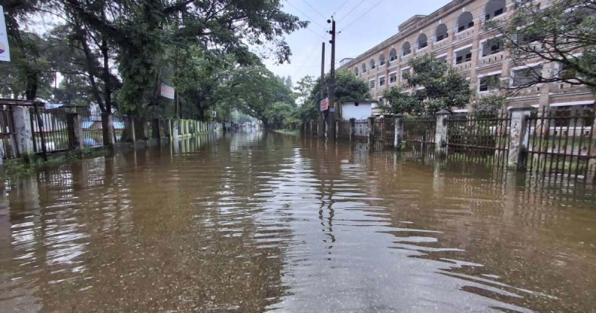 নোয়াখালীতে পানিবন্দি ৪২ হাজার পরিবার, ক্ষতিগ্রস্ত দুই লাখের বেশি মানুষ