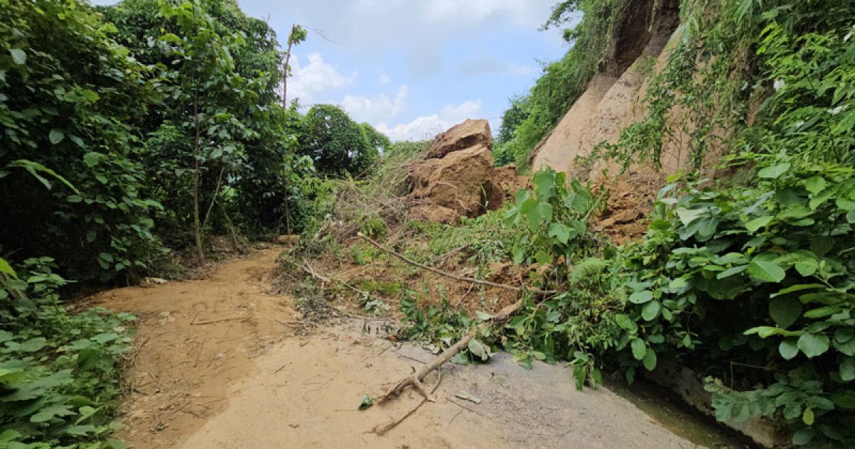 পাহাড়ধস, মীরসরাই-ফটিকছড়ি সড়কে ৫ দিন ধরে যোগাযোগ বন্ধ
